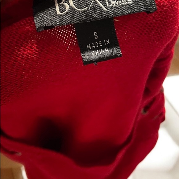 Chic Red Dress with Lace-Up Detail - Picture 4 of 4